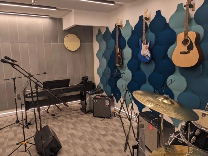 חדר מוזיקה - חברת Priority