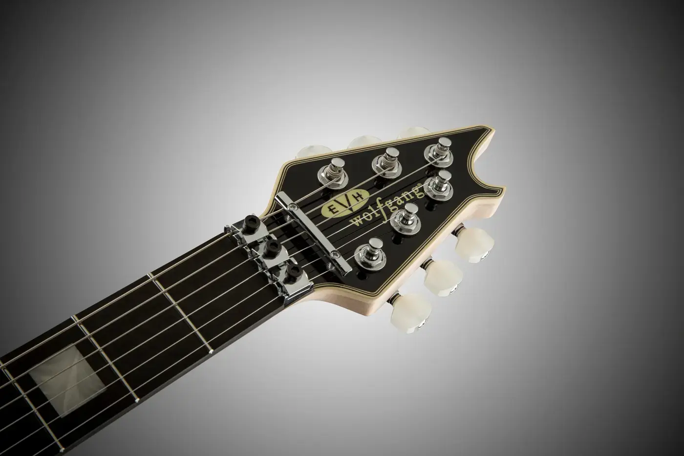 EVH Wolfgang USA – Ivory Ebony