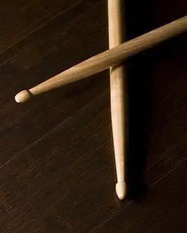 מקלות תופים ומברשות