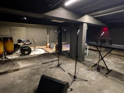 חדר מוזיקה - בתים בצבעים